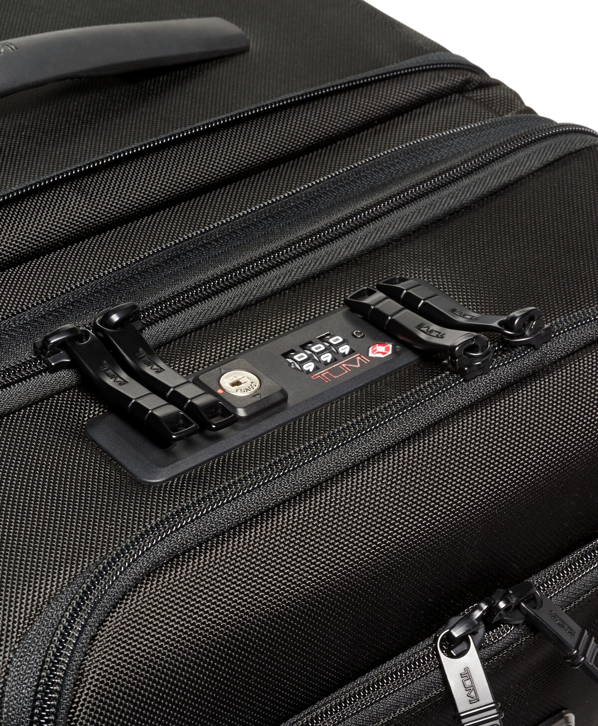 Alpha X-Large Dual Access Expandable Trunk