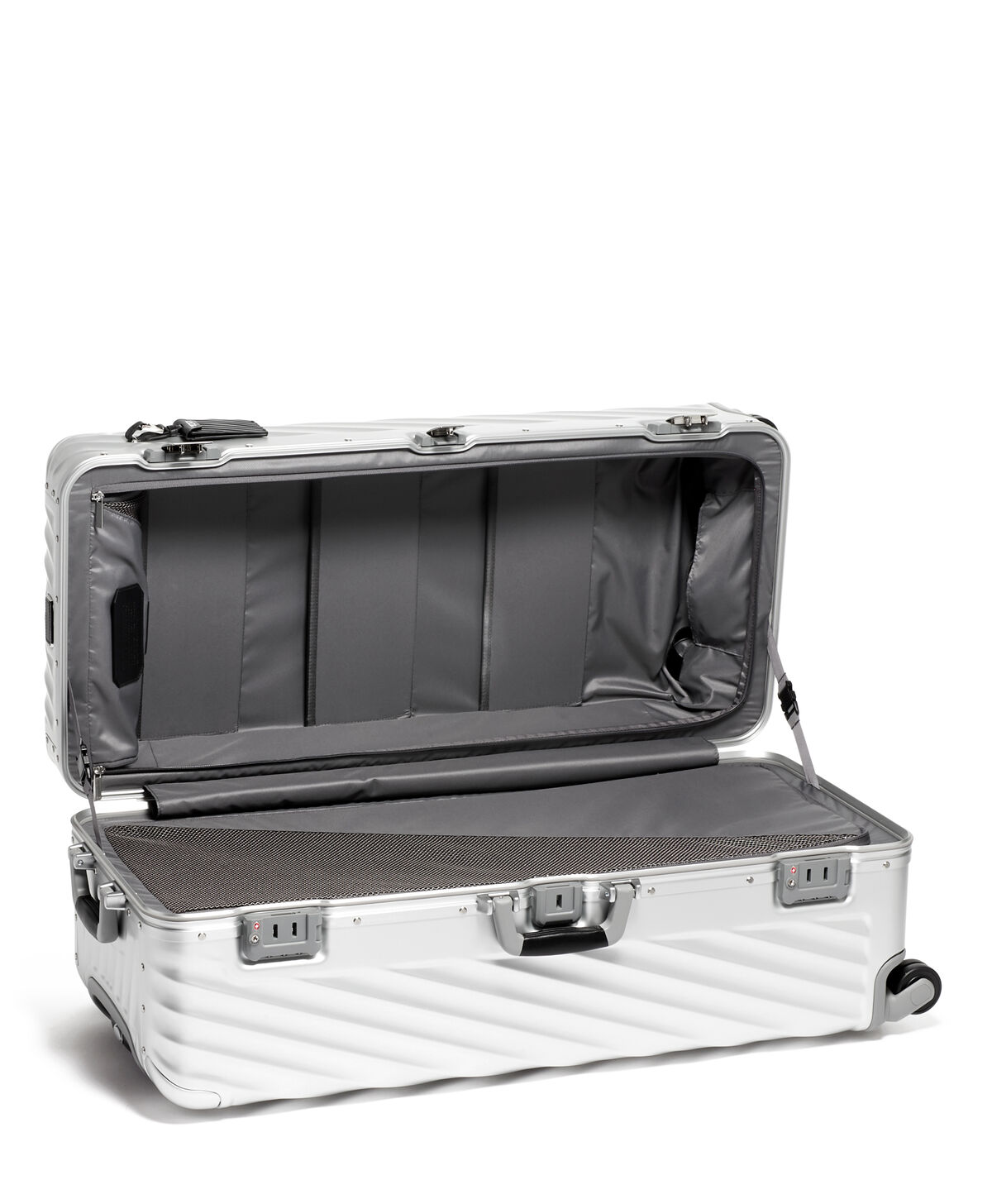 TUMI 19 Degree Aluminium ROLLING TRUNK Silver