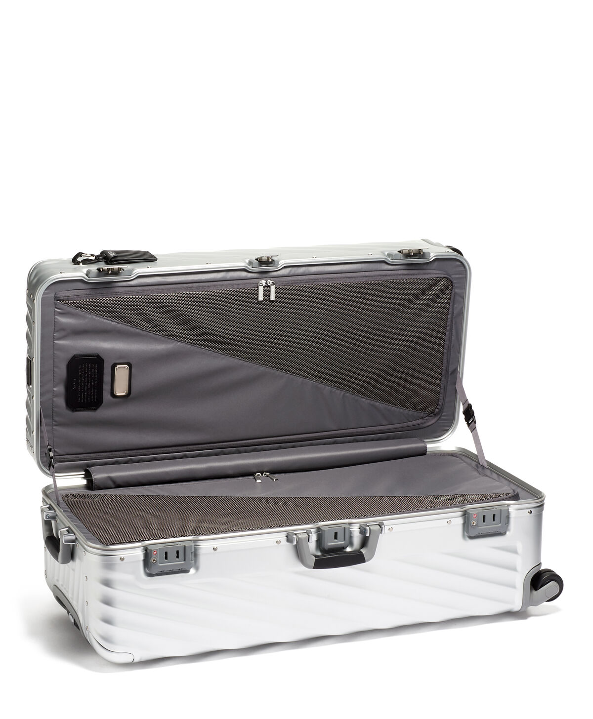 TUMI 19 Degree Aluminium ROLLING TRUNK Silver