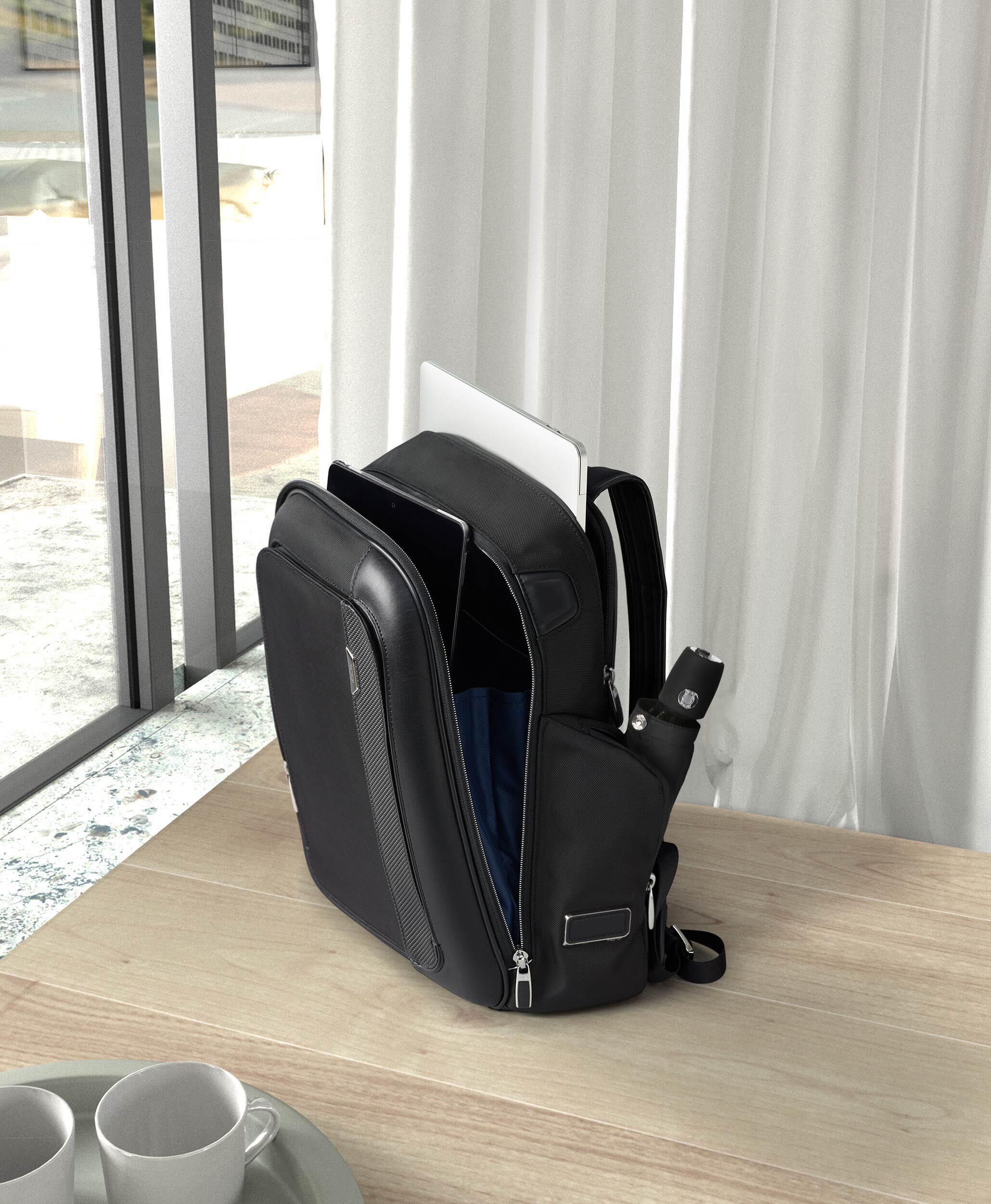 TUMI ブラック ビジネスバッグ　バックパック TUMI（トゥミ） ビジネスバッグ 「SHIPS別注」TUMI: HARRISON バック